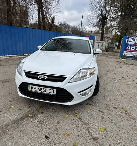 Белый Форд Мондео, объемом двигателя 2 л и пробегом 141 тыс. км за 10000 $, фото 1 на Automoto.ua
