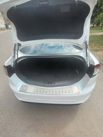 Белый Форд Мондео, объемом двигателя 1.6 л и пробегом 200 тыс. км за 6800 $, фото 11 на Automoto.ua