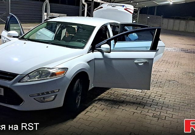 Белый Форд Мондео, объемом двигателя 2 л и пробегом 222 тыс. км за 6100 $, фото 8 на Automoto.ua