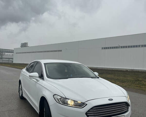 Белый Форд Мондео, объемом двигателя 1.5 л и пробегом 219 тыс. км за 9250 $, фото 3 на Automoto.ua