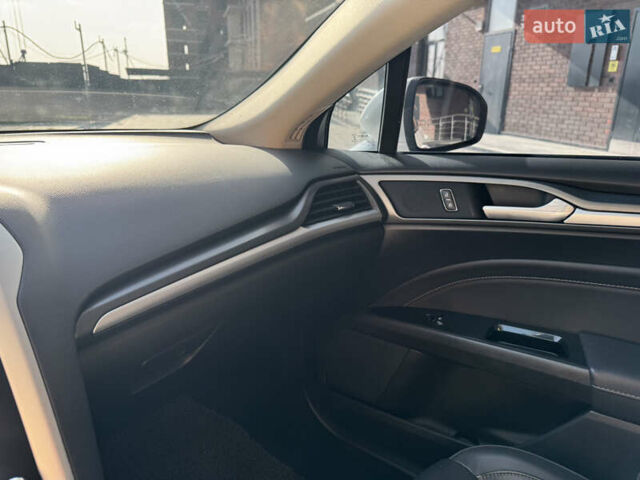 Белый Форд Мондео, объемом двигателя 2 л и пробегом 164 тыс. км за 14900 $, фото 30 на Automoto.ua