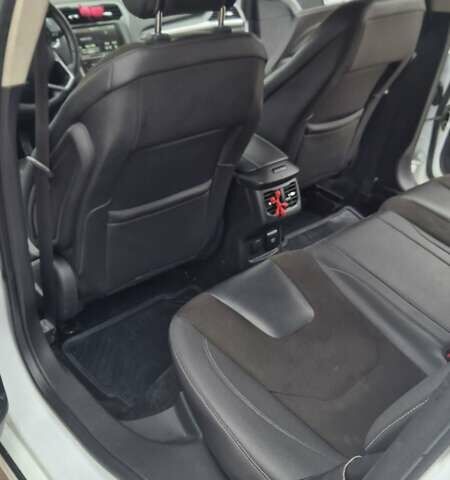 Белый Форд Мондео, объемом двигателя 2 л и пробегом 297 тыс. км за 9750 $, фото 64 на Automoto.ua