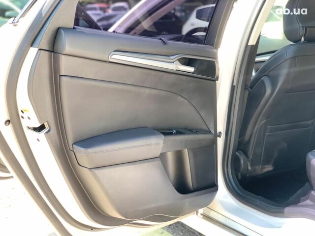 Белый Форд Мондео, объемом двигателя 2 л и пробегом 81 тыс. км за 14890 $, фото 18 на Automoto.ua