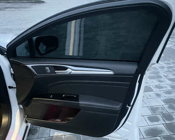 Білий Форд Мондео, об'ємом двигуна 2 л та пробігом 134 тис. км за 10200 $, фото 16 на Automoto.ua