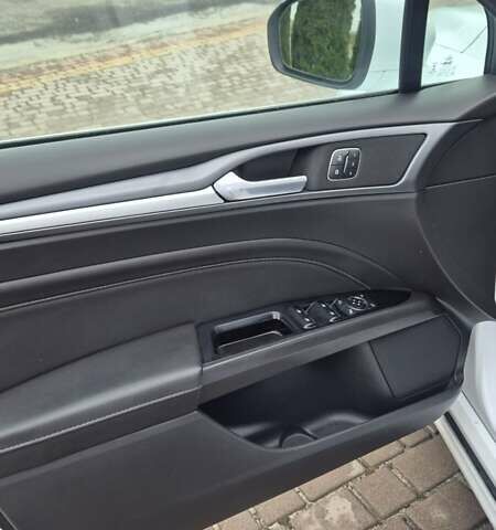 Белый Форд Мондео, объемом двигателя 2 л и пробегом 297 тыс. км за 9750 $, фото 62 на Automoto.ua