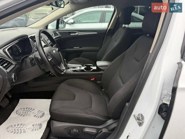 Белый Форд Мондео, объемом двигателя 2 л и пробегом 184 тыс. км за 11900 $, фото 8 на Automoto.ua