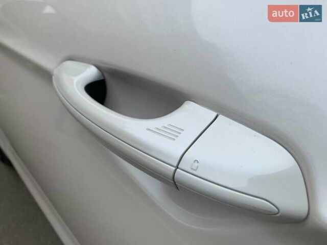 Белый Форд Мондео, объемом двигателя 2 л и пробегом 107 тыс. км за 14500 $, фото 6 на Automoto.ua