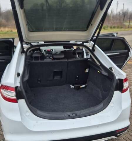 Белый Форд Мондео, объемом двигателя 2 л и пробегом 297 тыс. км за 9750 $, фото 66 на Automoto.ua