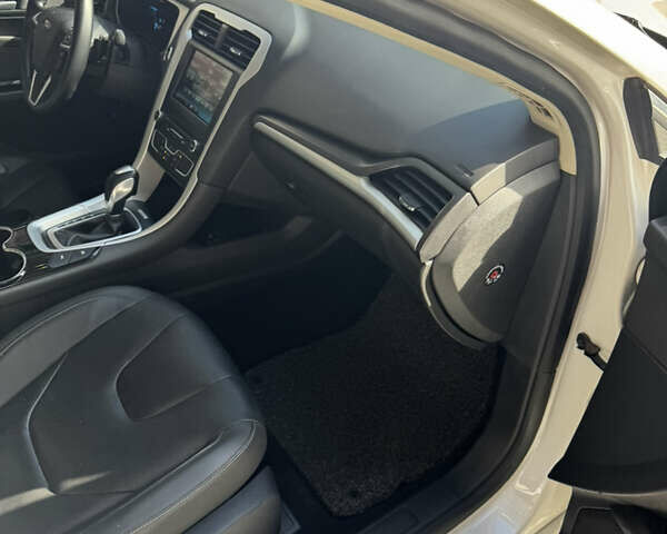 Белый Форд Мондео, объемом двигателя 2 л и пробегом 164 тыс. км за 14900 $, фото 36 на Automoto.ua