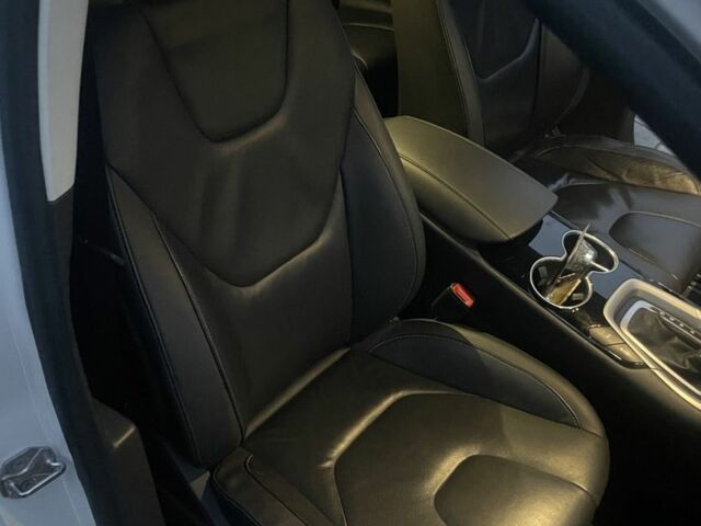 Білий Форд Мондео, об'ємом двигуна 2 л та пробігом 134 тис. км за 10200 $, фото 5 на Automoto.ua