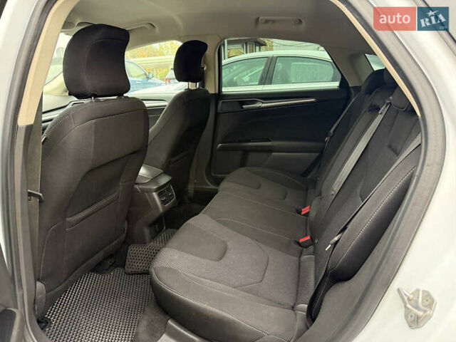 Белый Форд Мондео, объемом двигателя 2 л и пробегом 184 тыс. км за 11900 $, фото 10 на Automoto.ua