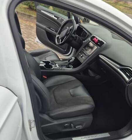 Белый Форд Мондео, объемом двигателя 2 л и пробегом 297 тыс. км за 9750 $, фото 77 на Automoto.ua