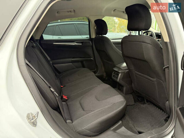 Белый Форд Мондео, объемом двигателя 2 л и пробегом 184 тыс. км за 11900 $, фото 11 на Automoto.ua