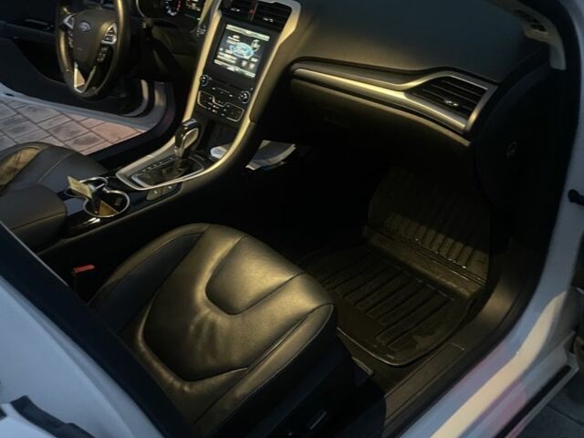 Білий Форд Мондео, об'ємом двигуна 2 л та пробігом 134 тис. км за 10200 $, фото 4 на Automoto.ua