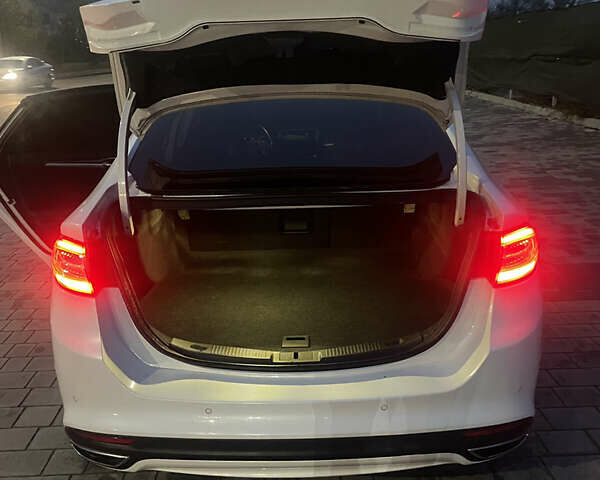 Білий Форд Мондео, об'ємом двигуна 2 л та пробігом 134 тис. км за 10200 $, фото 33 на Automoto.ua