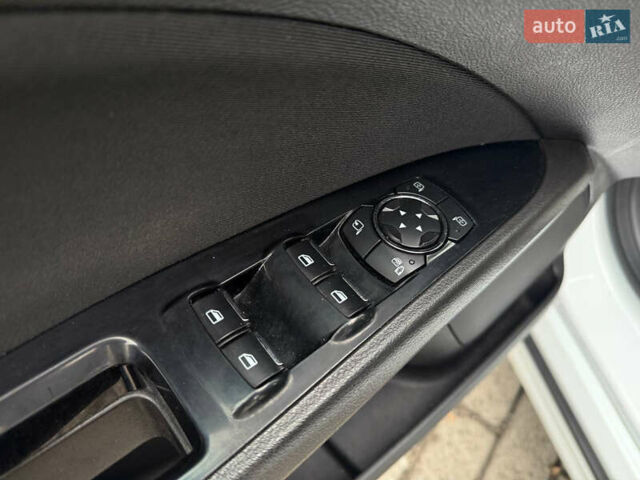 Белый Форд Мондео, объемом двигателя 2 л и пробегом 184 тыс. км за 11900 $, фото 20 на Automoto.ua