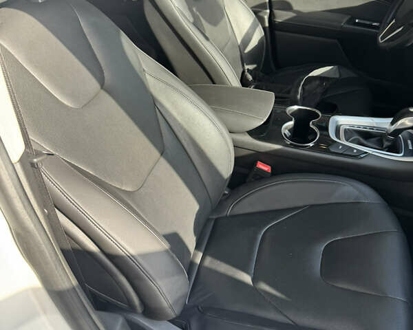 Белый Форд Мондео, объемом двигателя 2 л и пробегом 164 тыс. км за 14900 $, фото 37 на Automoto.ua