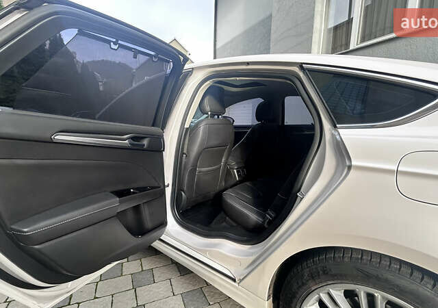 Белый Форд Мондео, объемом двигателя 2 л и пробегом 112 тыс. км за 13500 $, фото 21 на Automoto.ua