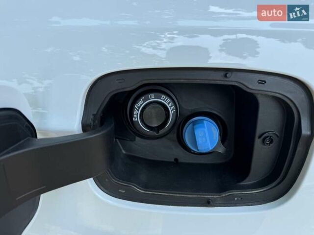 Белый Форд Мондео, объемом двигателя 2 л и пробегом 55 тыс. км за 22800 $, фото 4 на Automoto.ua