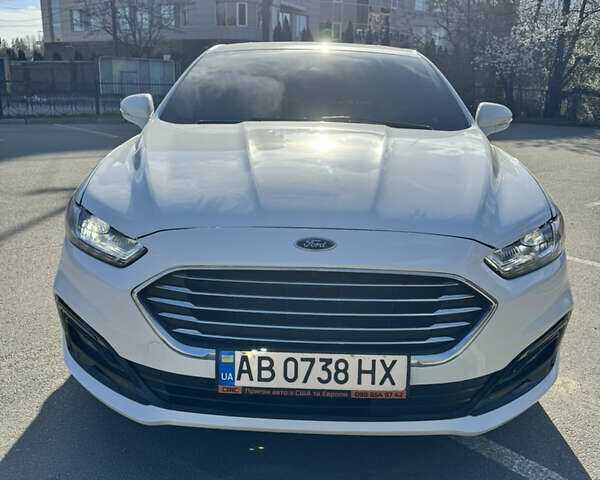 Білий Форд Мондео, об'ємом двигуна 2 л та пробігом 77 тис. км за 17999 $, фото 2 на Automoto.ua