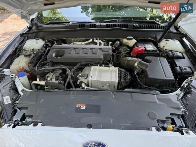 Белый Форд Мондео, объемом двигателя 2 л и пробегом 55 тыс. км за 22800 $, фото 7 на Automoto.ua