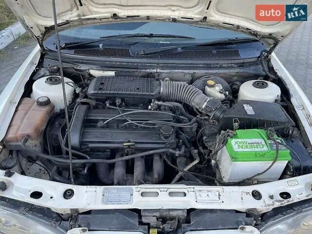 Белый Форд Мондео, объемом двигателя 1.8 л и пробегом 253 тыс. км за 1000 $, фото 3 на Automoto.ua