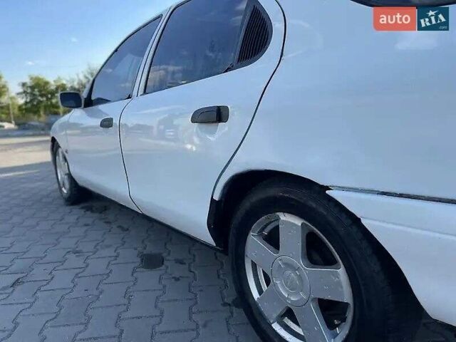 Белый Форд Мондео, объемом двигателя 1.8 л и пробегом 253 тыс. км за 1000 $, фото 5 на Automoto.ua