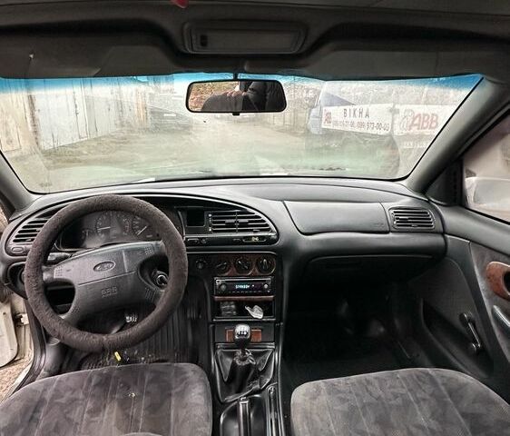 Белый Форд Мондео, объемом двигателя 1.6 л и пробегом 410 тыс. км за 1200 $, фото 5 на Automoto.ua