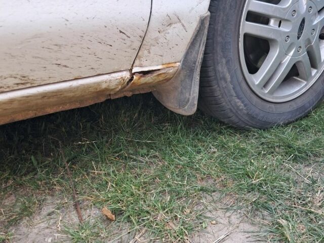 Белый Форд Мондео, объемом двигателя 1.8 л и пробегом 20 тыс. км за 1500 $, фото 6 на Automoto.ua