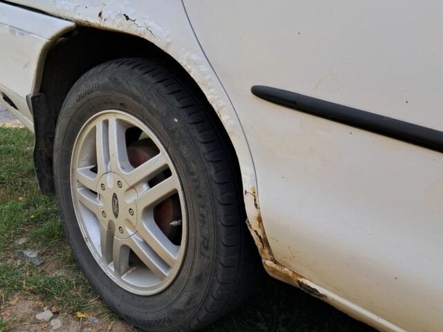 Белый Форд Мондео, объемом двигателя 1.8 л и пробегом 20 тыс. км за 1500 $, фото 5 на Automoto.ua