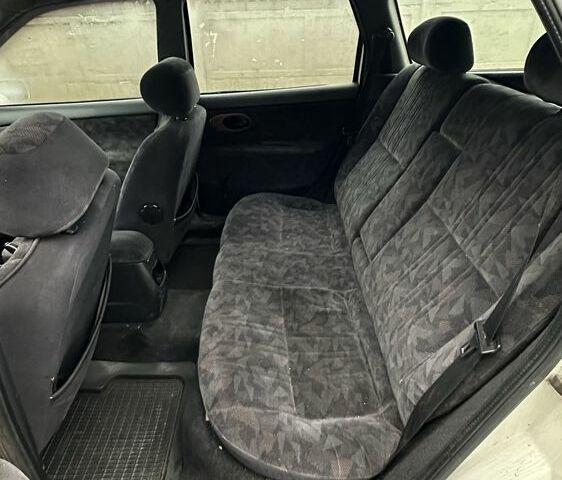 Белый Форд Мондео, объемом двигателя 1.6 л и пробегом 410 тыс. км за 1200 $, фото 4 на Automoto.ua