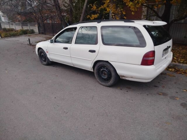 Форд Мондео 1997 в Гайсине на Automoto.ua Белый Форд Мондео, объемом двигателя 2.5 л и пробегом 200 тыс. км за 2100 $, фото 5 на Automoto.ua