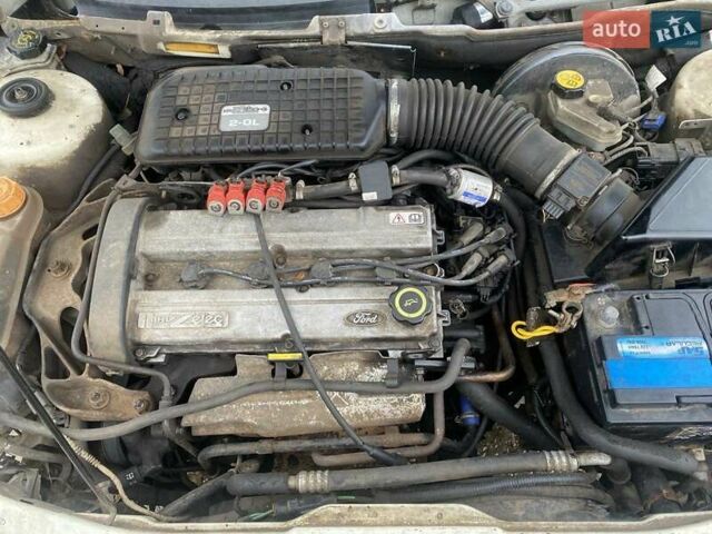 Белый Форд Мондео, объемом двигателя 2 л и пробегом 397 тыс. км за 1000 $, фото 2 на Automoto.ua