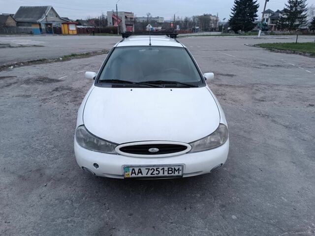 Белый Форд Мондео, объемом двигателя 1.8 л и пробегом 400 тыс. км за 500 $, фото 3 на Automoto.ua