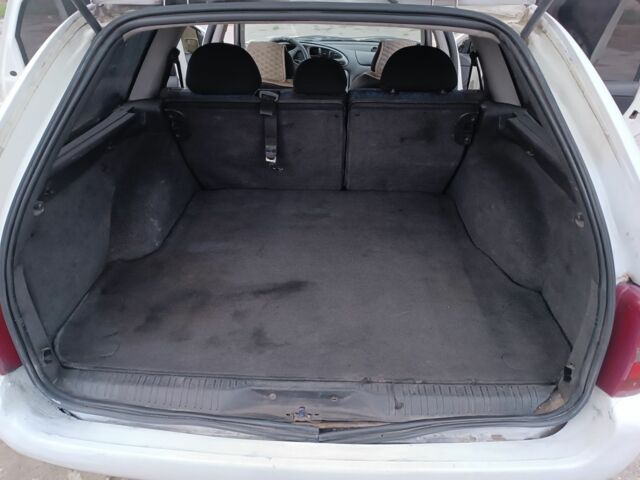 Белый Форд Мондео, объемом двигателя 1.8 л и пробегом 400 тыс. км за 500 $, фото 5 на Automoto.ua