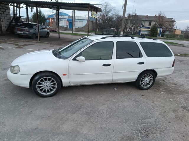 Белый Форд Мондео, объемом двигателя 1.8 л и пробегом 400 тыс. км за 500 $, фото 2 на Automoto.ua