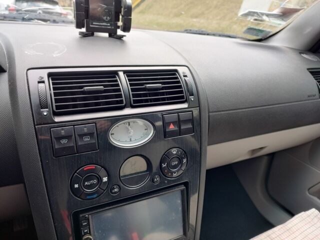 Белый Форд Мондео, объемом двигателя 2 л и пробегом 320 тыс. км за 5800 $, фото 3 на Automoto.ua