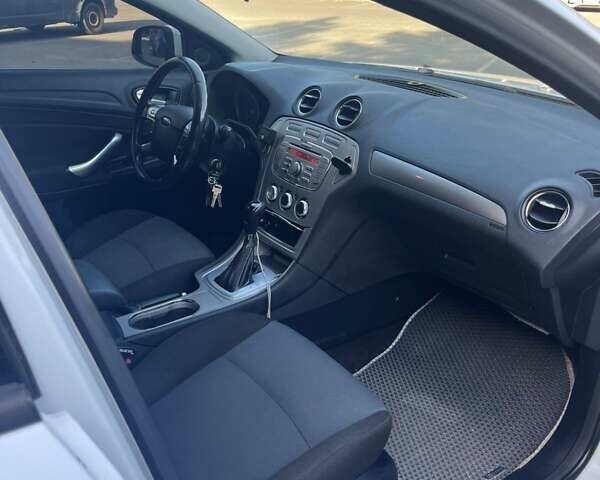 Білий Форд Мондео, об'ємом двигуна 2 л та пробігом 314 тис. км за 6900 $, фото 21 на Automoto.ua