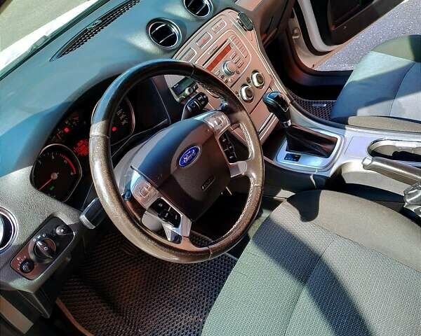 Белый Форд Мондео, объемом двигателя 2 л и пробегом 307 тыс. км за 7100 $, фото 4 на Automoto.ua