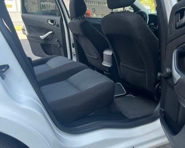 Білий Форд Мондео, об'ємом двигуна 2 л та пробігом 314 тис. км за 6900 $, фото 22 на Automoto.ua