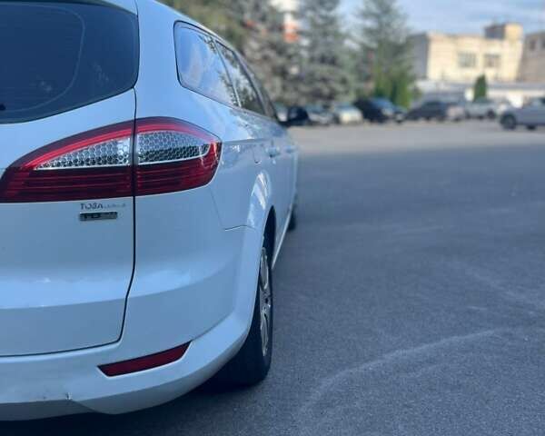 Білий Форд Мондео, об'ємом двигуна 2 л та пробігом 314 тис. км за 6900 $, фото 8 на Automoto.ua