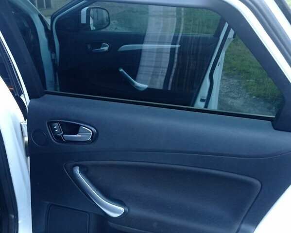 Білий Форд Мондео, об'ємом двигуна 2 л та пробігом 310 тис. км за 7500 $, фото 4 на Automoto.ua