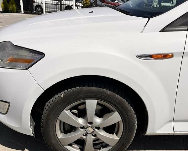 Білий Форд Мондео, об'ємом двигуна 2 л та пробігом 355 тис. км за 6300 $, фото 8 на Automoto.ua