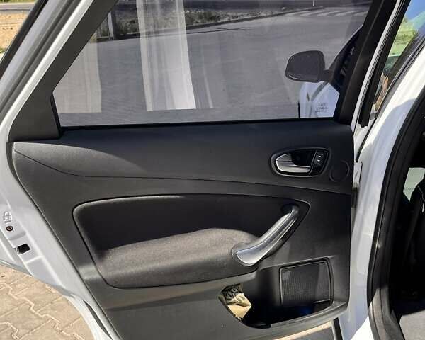 Білий Форд Мондео, об'ємом двигуна 2 л та пробігом 355 тис. км за 6300 $, фото 22 на Automoto.ua