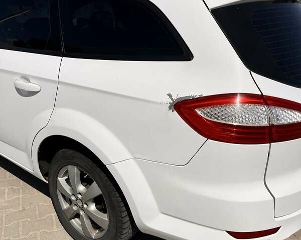 Білий Форд Мондео, об'ємом двигуна 2 л та пробігом 355 тис. км за 6300 $, фото 4 на Automoto.ua