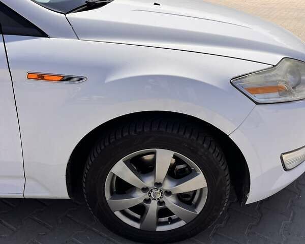 Білий Форд Мондео, об'ємом двигуна 2 л та пробігом 355 тис. км за 6300 $, фото 12 на Automoto.ua