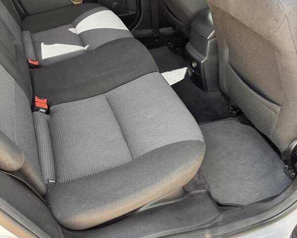 Білий Форд Мондео, об'ємом двигуна 2 л та пробігом 355 тис. км за 6300 $, фото 20 на Automoto.ua