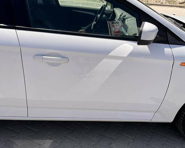 Білий Форд Мондео, об'ємом двигуна 2 л та пробігом 355 тис. км за 6300 $, фото 13 на Automoto.ua