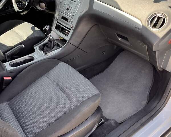 Білий Форд Мондео, об'ємом двигуна 2 л та пробігом 355 тис. км за 6300 $, фото 17 на Automoto.ua