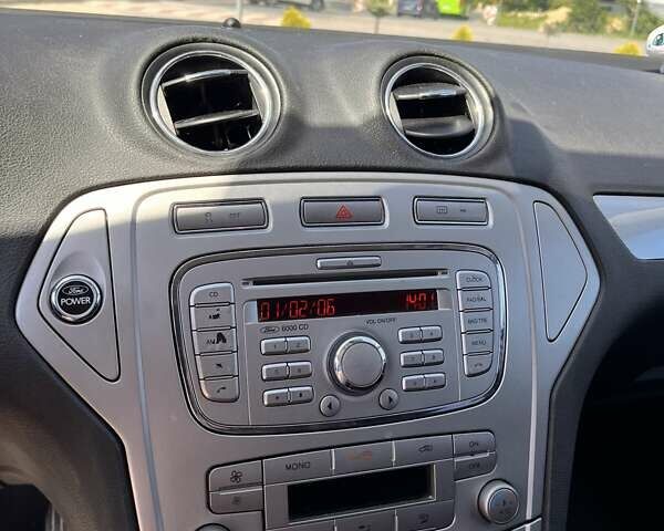 Білий Форд Мондео, об'ємом двигуна 2 л та пробігом 355 тис. км за 6300 $, фото 27 на Automoto.ua